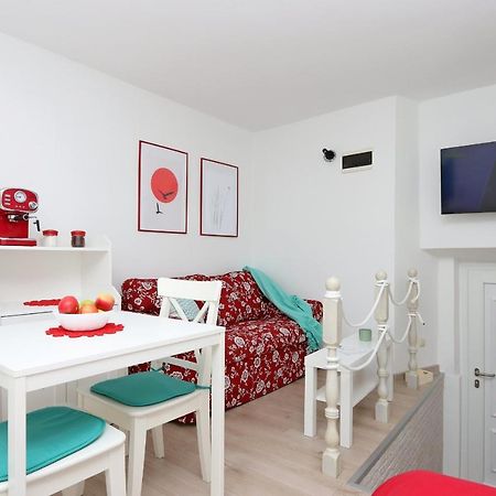 Sha La La - Charming, Unique Studio In A Historic Building Next To A Castle, Wifi, Smart Tv, Washer-Dryer Bakar Exteriör bild