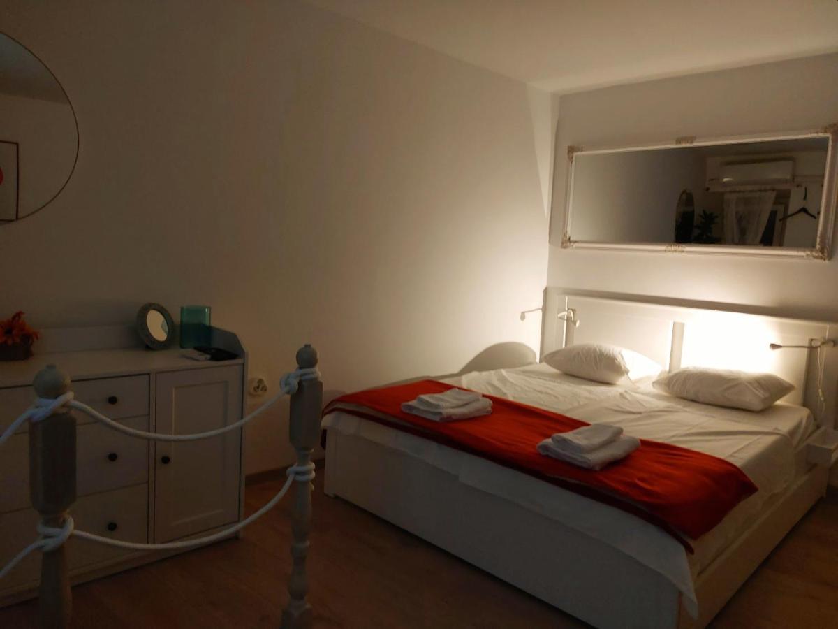 Sha La La - Charming, Unique Studio In A Historic Building Next To A Castle, Wifi, Smart Tv, Washer-Dryer Bakar Exteriör bild