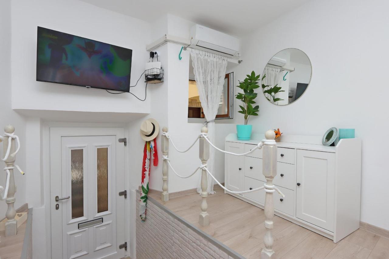 Sha La La - Charming, Unique Studio In A Historic Building Next To A Castle, Wifi, Smart Tv, Washer-Dryer Bakar Exteriör bild